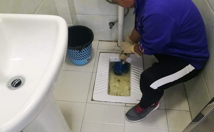 东城街道疏通蹲坑