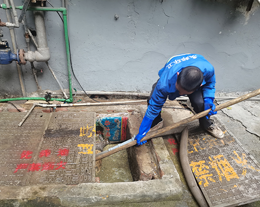 东城街道清掏化粪池