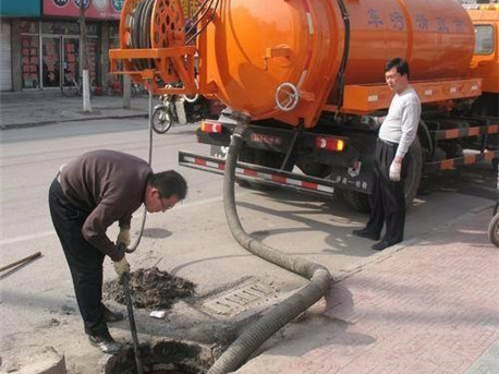 东城街道清掏化粪池，健康生活从这里开始